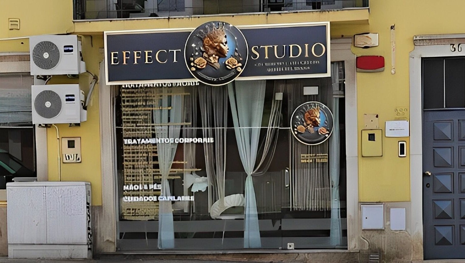 Фасад Effect Studio в Фару, Фару, Португалия, предлагает услуги красоты и велнеса.