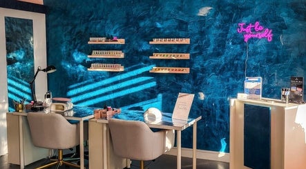 Alexander Beauty and Training Academy, bild 2