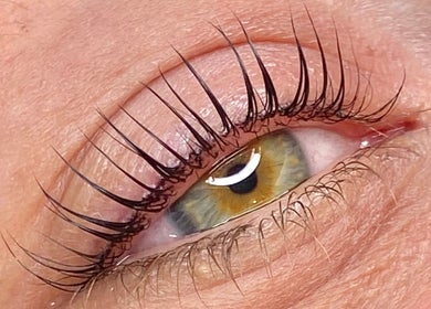 Extension de cils à S.Beauty Lash, Saint-maurice-de-beynost, Auvergne-rhône-alpes, FR. Cils longs et volumineux.