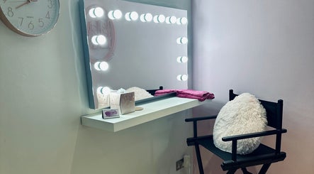 Elegant vanity with lights at Lux by Kristina, Cheltenham, England, GB. Perfect for a beauty session.
