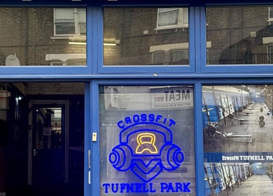 Entrance of Seventeen Physiotherapy @ Tufnell Park in London, England, GB with blue CrossFit signage.