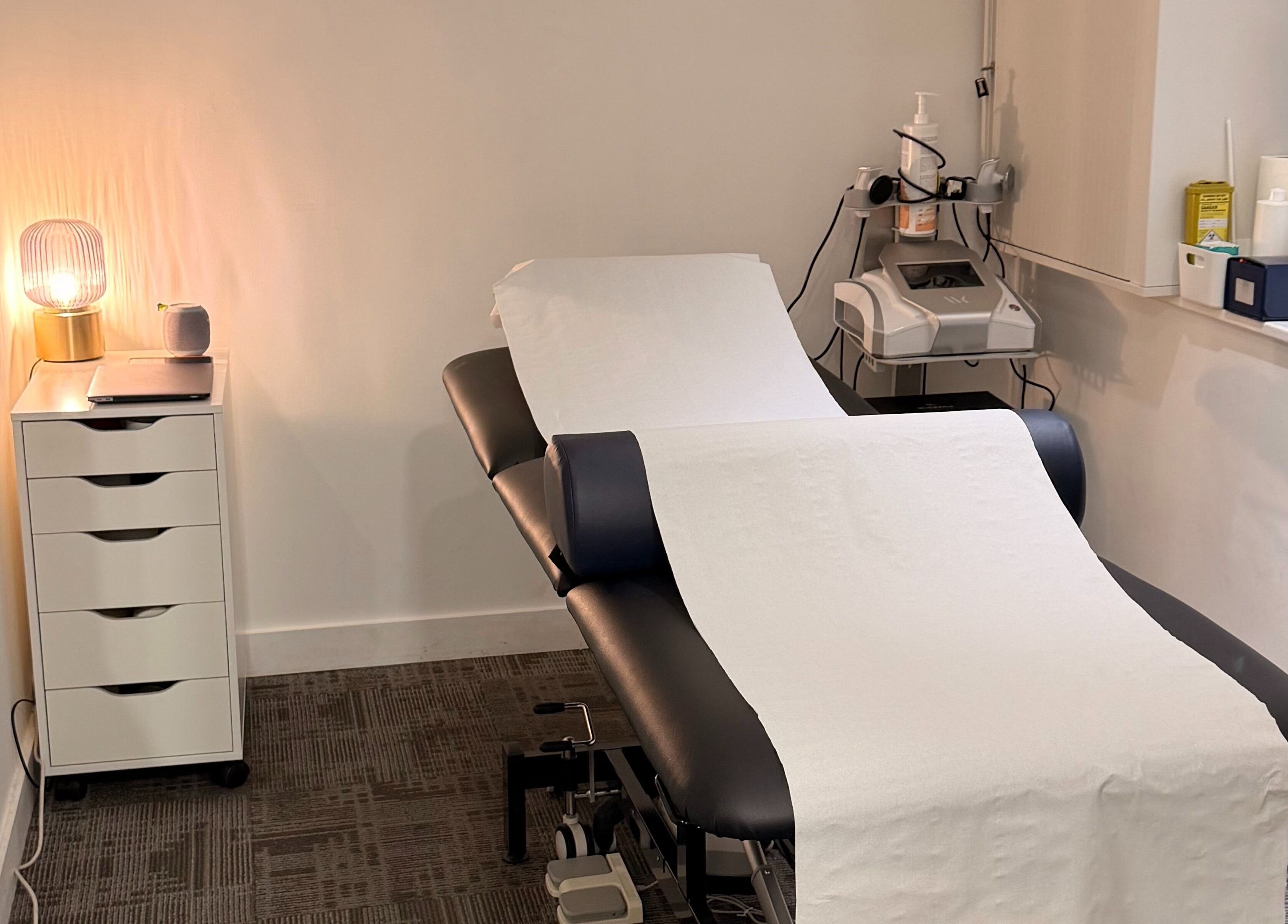 Comfortable treatment room at Seventeen Physiotherapy Clinic, London, England, GB with an adjustable therapy bed.