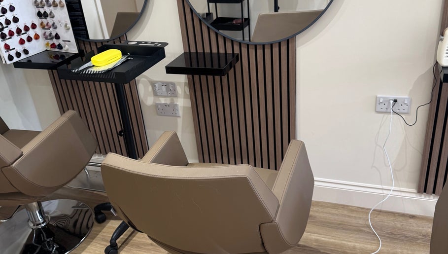 Isla Turner Hair, bilde 1