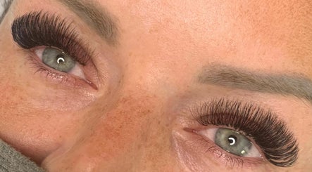 RM Lash Extensions Coolock image 2