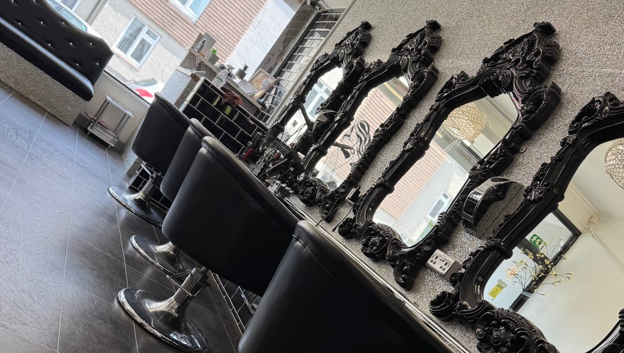 KB Hair / Rapunzels Hair Salon imagine 1