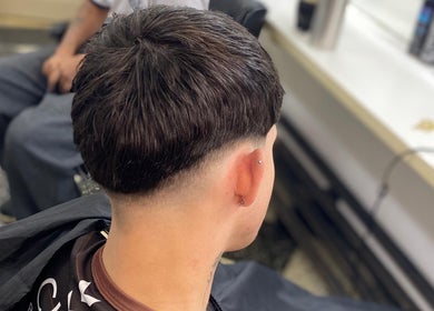 Corte de cabello moderno en Red Street Studio, Concepción Del Uruguay, Entre Ríos, AR.
