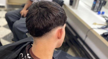 Corte de cabello moderno en Red Street Studio, Concepción Del Uruguay, Entre Ríos, AR.