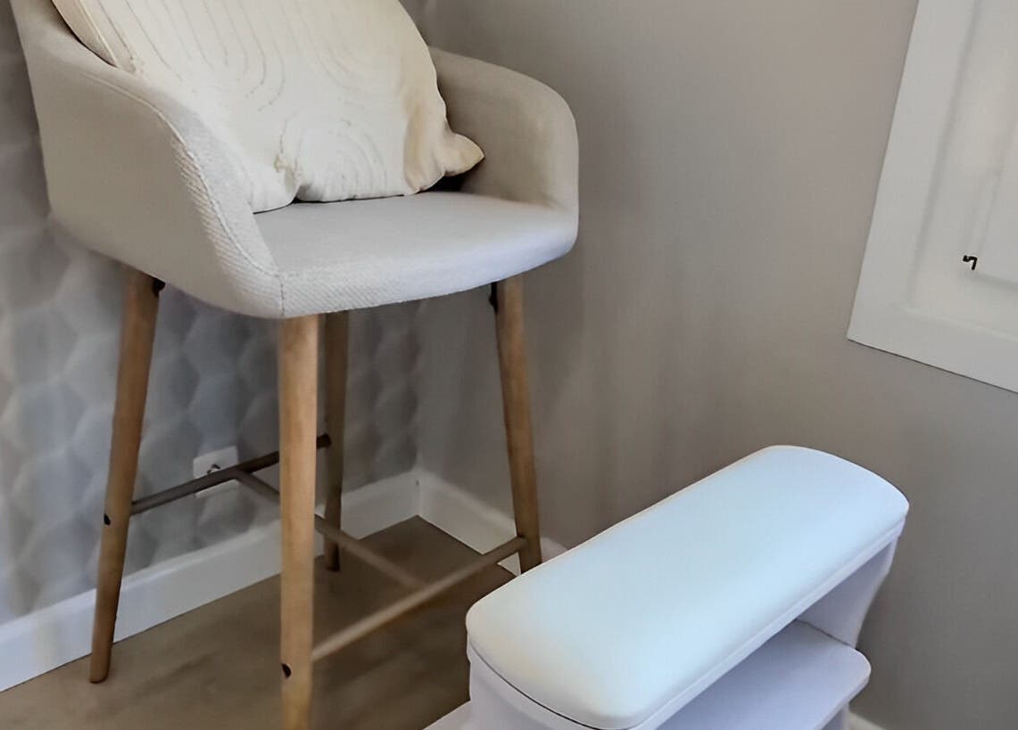 Chaise de beauté élégante chez Joe'Nails and Beauty, Villers Bocage, Hauts-de-France, FR.