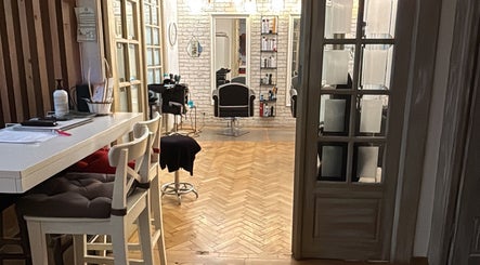 Interior view of Fehu Beauty salon in București, București, RO. Modern decor with styling chairs and wooden elements.