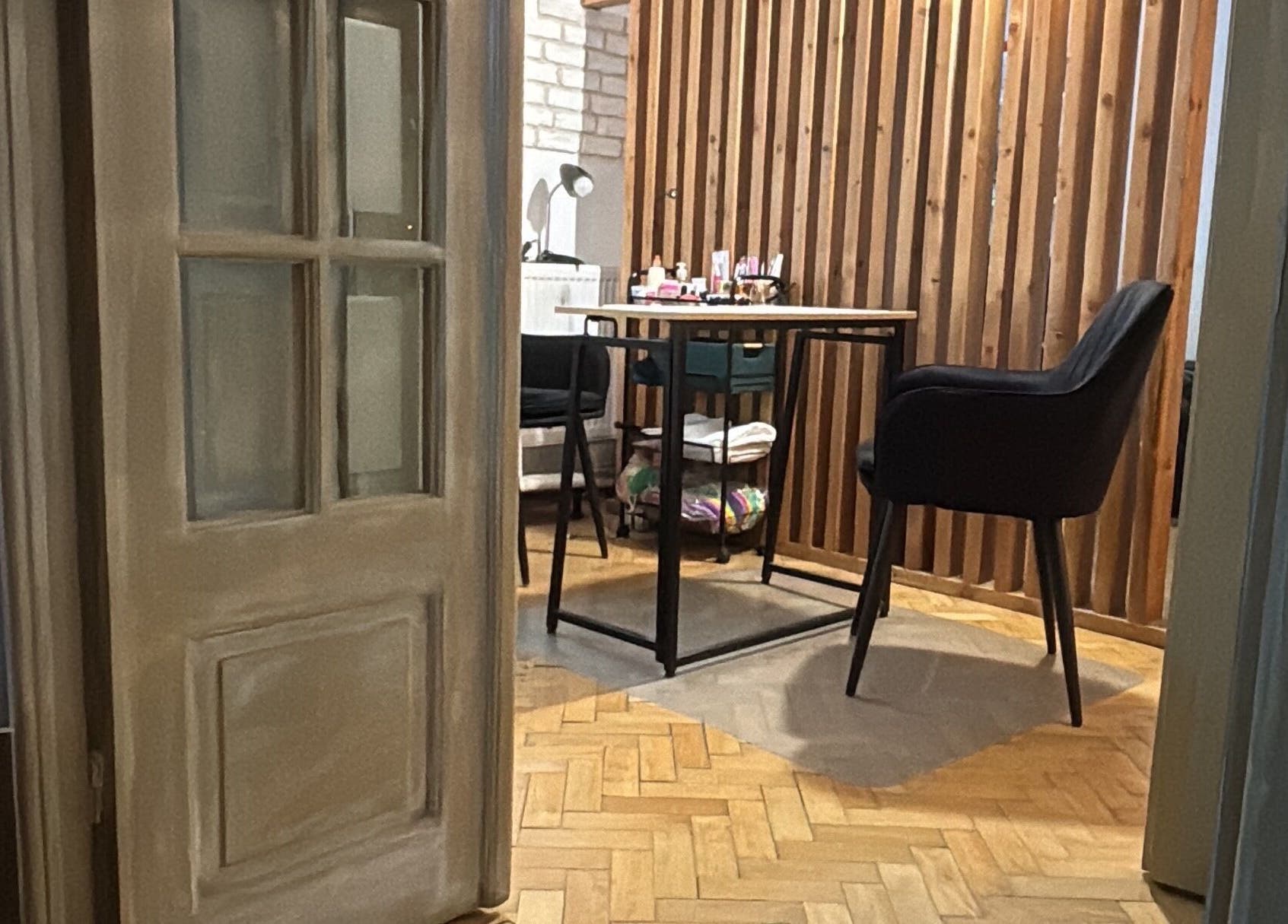 Elegant interior of Fehu Beauty in București, București, RO showcasing a modern beauty workspace.