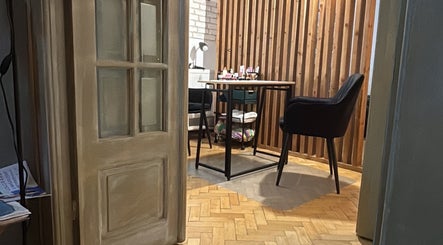 Elegant interior of Fehu Beauty in București, București, RO showcasing a modern beauty workspace.