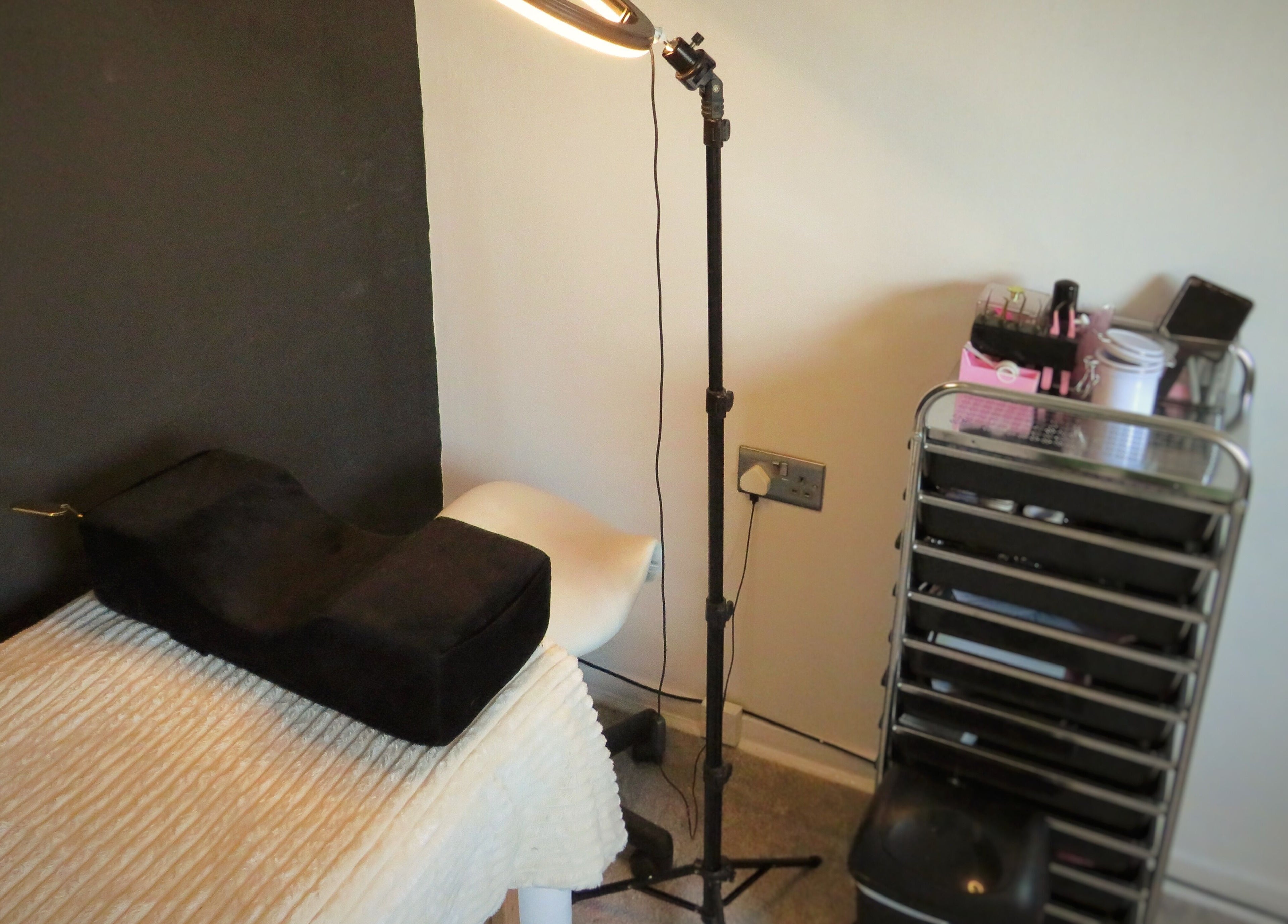 Treatment bed and tools at Twin Flame Beauty Room, East Kilbride, Scotland, GB. Ideal setting for wellness.