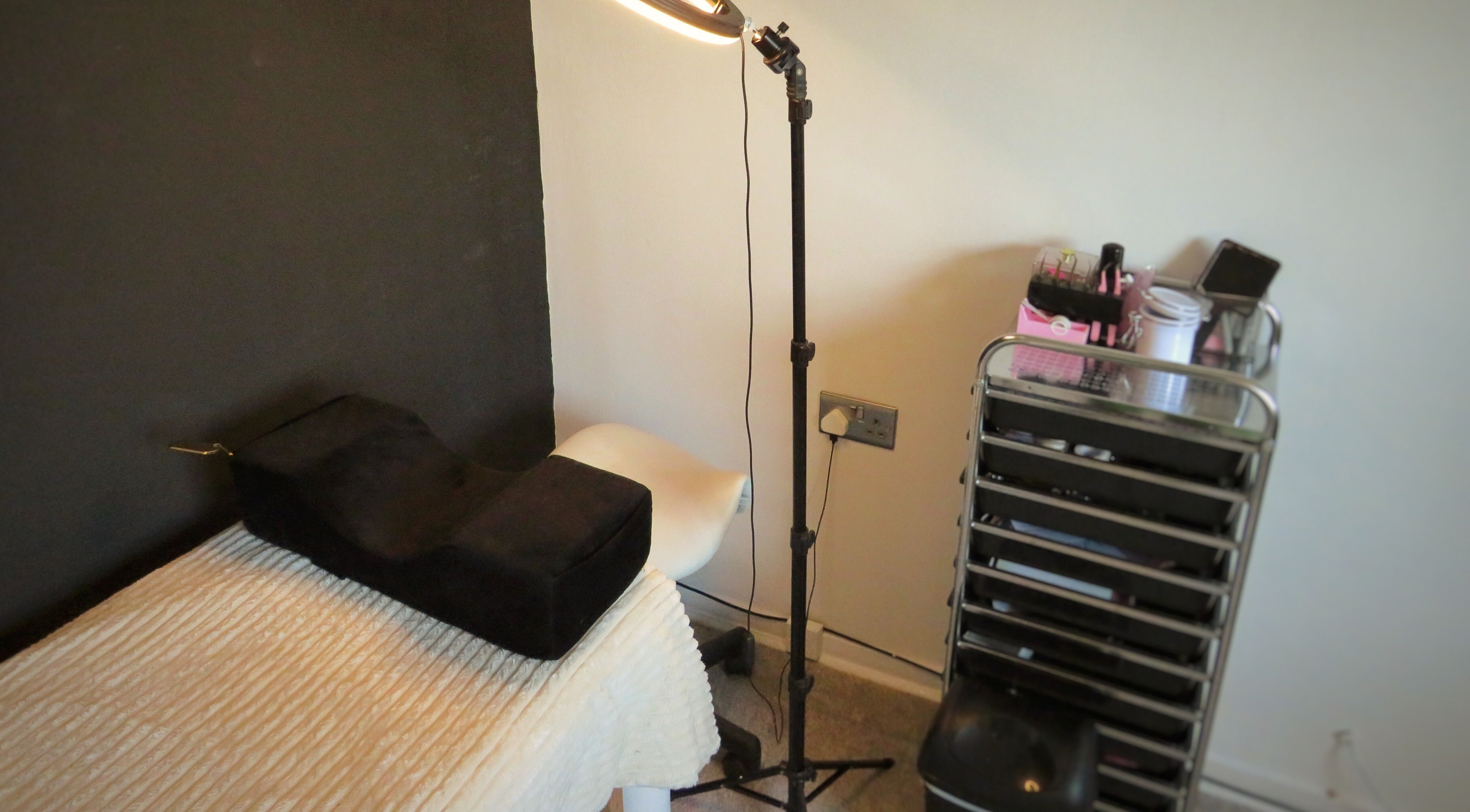 Treatment bed and tools at Twin Flame Beauty Room, East Kilbride, Scotland, GB. Ideal setting for wellness.