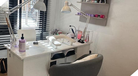 Bright, modern nail station at Nails by Elena in Utrecht, Utrecht, NL showcasing cozy, stylish ambiance.