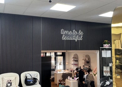 Modern interior of Nails by Elena in Utrecht, Utrecht, NL with neon sign 'time to be beautiful'.