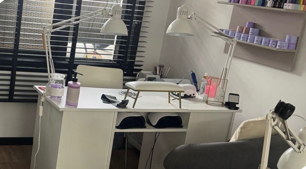 Modern nail studio setup at Nails by Elena, Utrecht, Utrecht, NL, featuring a tidy work desk with supplies.