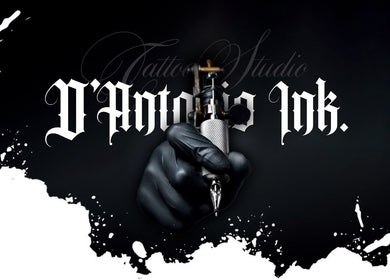 Mano sosteniendo máquina de tatuar en D’Antonio Ink., Arequipa, Arequipa, PE.