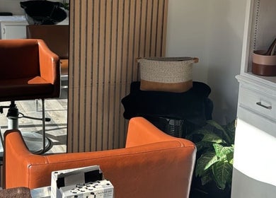 Stylish salon chair and decor at Laur’s Glam Files, Brantford, Ontario, CA, showcasing a modern aesthetic.