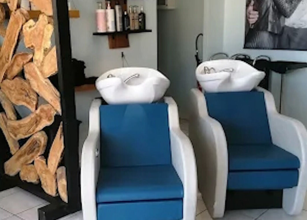 Chaises de salon modernes chez L'DÉCOIFF, Dijon, Bourgogne-franche-comté, FR, design élégant et confort.