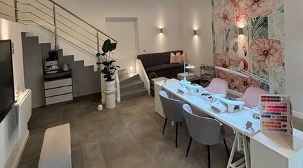 Modern interior of Mor Beauty Salon, Budapest, Magyar, HU, featuring manicure stations and stylish decor.
