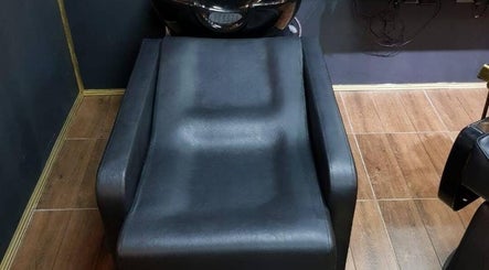 Gino Barber image 2