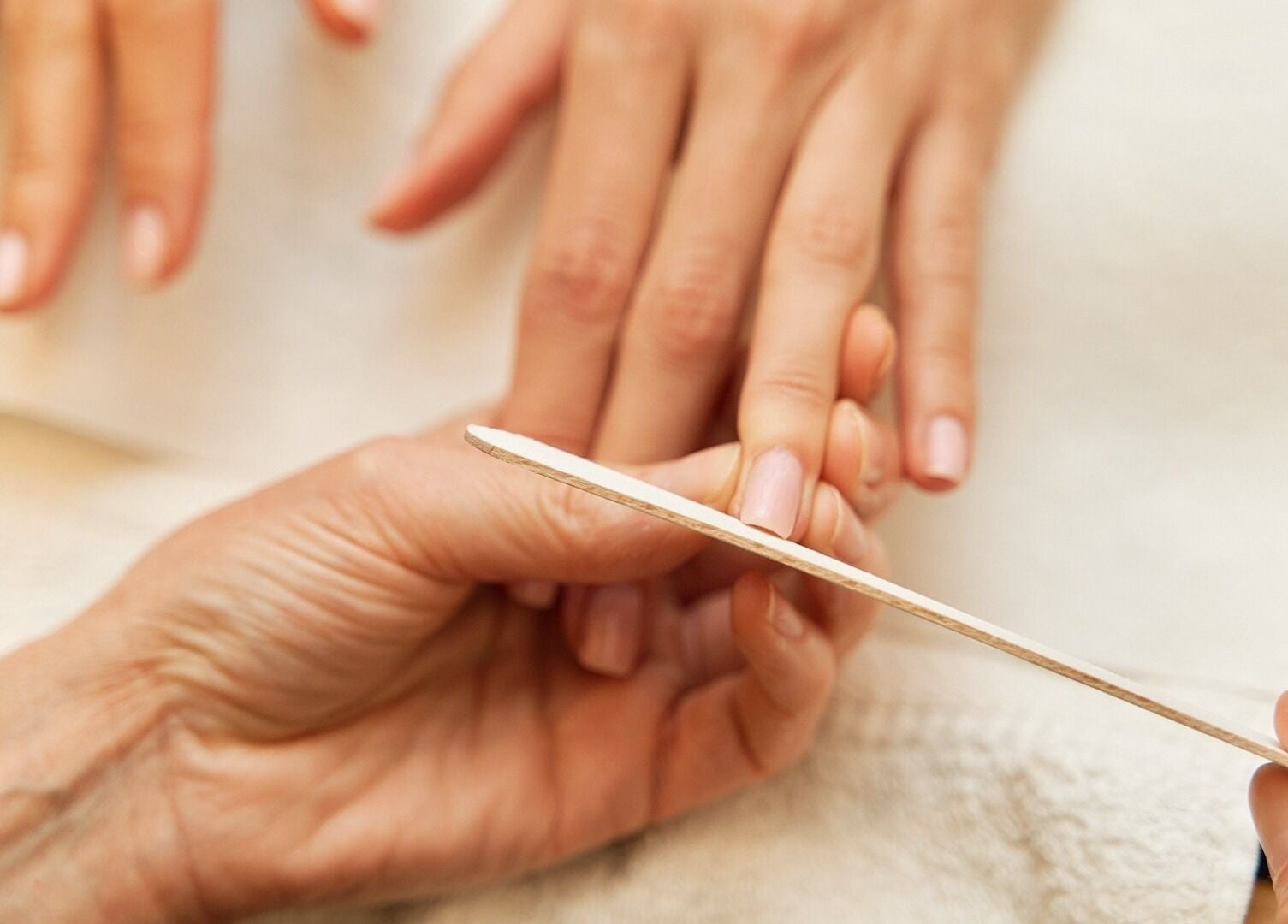 Servicio de manicura en Centro de Belleza Ana Olivares, Madrid, Comunidad De Madrid, ES.