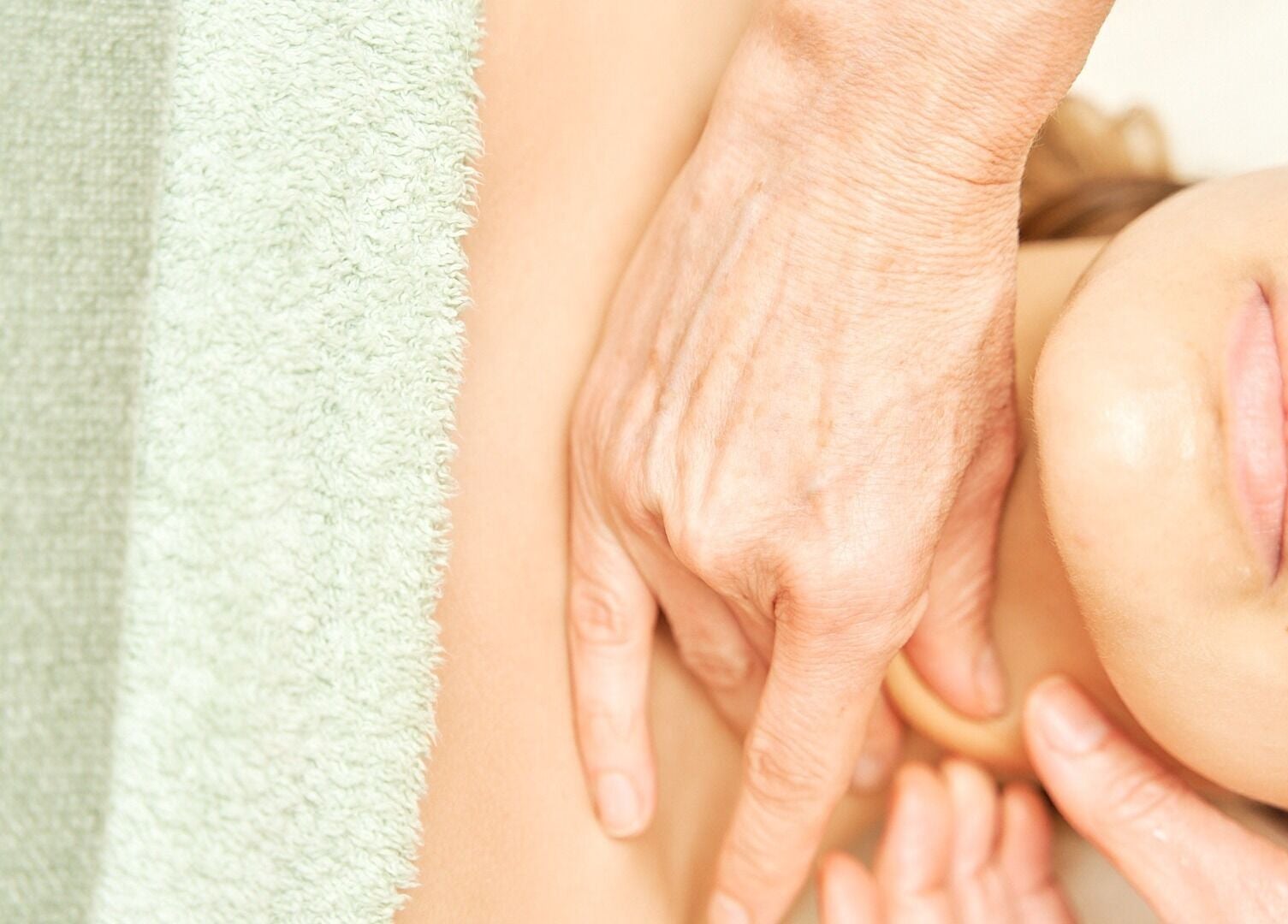 Masaje facial en Centro de Belleza Ana Olivares, Madrid, Comunidad De Madrid, ES.