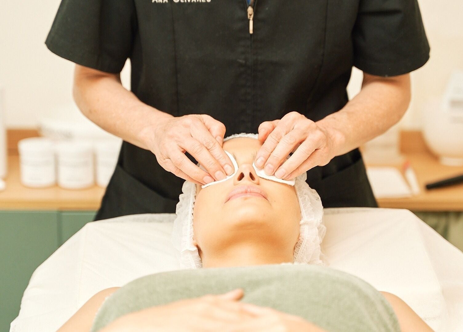 Tratamiento facial relajante en Centro de Belleza Ana Olivares, Madrid, Comunidad De Madrid, ES.