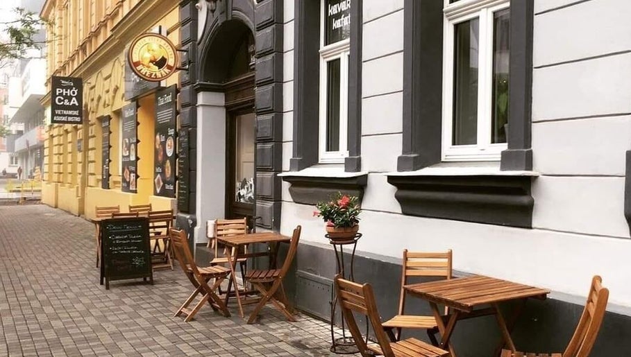 Venkovní posezení u Pánská depilace Cactus, Hlavní Město Praha, CZ.