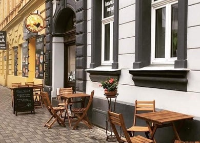 Venkovní posezení u Pánská depilace Cactus, Hlavní Město Praha, CZ.