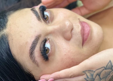 Close-up de extensões de pestanas em cliente na Studio Lins Beauty, Lisboa, Lisboa, PT.