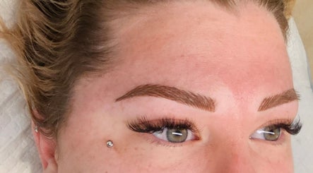 Feather Touch Brows by Sulai image 3