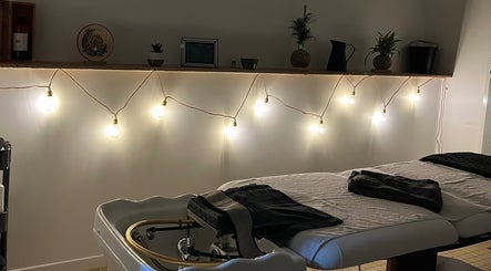 Salle de soins relaxante chez Sarah B Soins et Beauté à Verdelais, Nouvelle-Aquitaine, FR.
