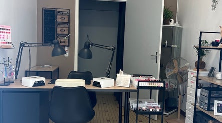 Salle de soin moderne chez Sarah B Soins Et Beauté à Verdelais, Nouvelle-aquitaine, FR.