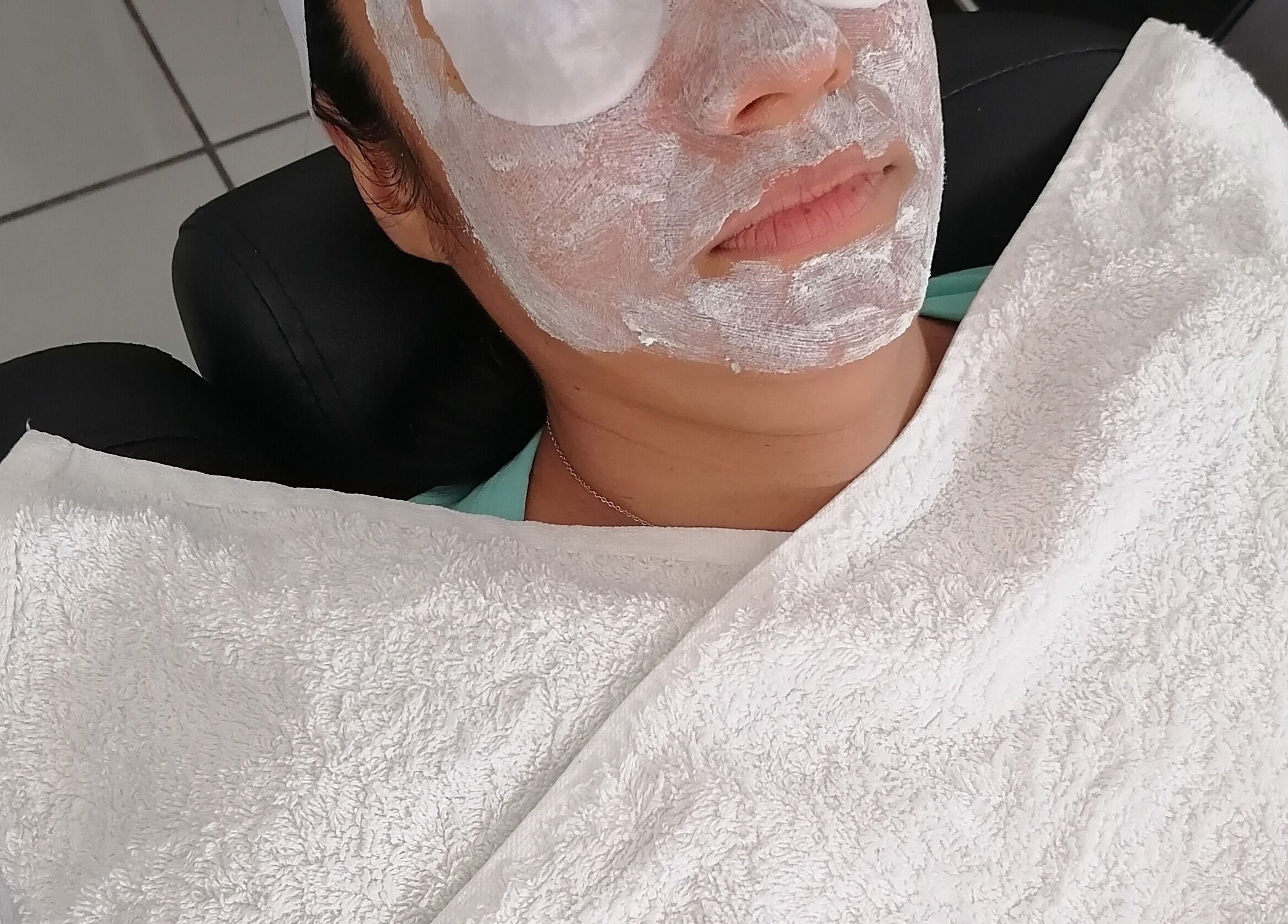 Tratamiento facial en Nüvo Studio, Zapopan, Jalisco, MX. Servicio de belleza y bienestar.
