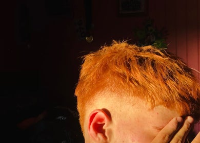 Corte de cabello color cobre en M10 Barberia, Padre Las Casas, Araucanía, CL.