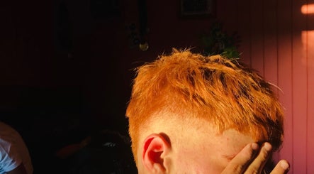 Corte de cabello color cobre en M10 Barberia, Padre Las Casas, Araucanía, CL.
