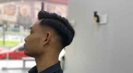 Hit Barber Kamunting