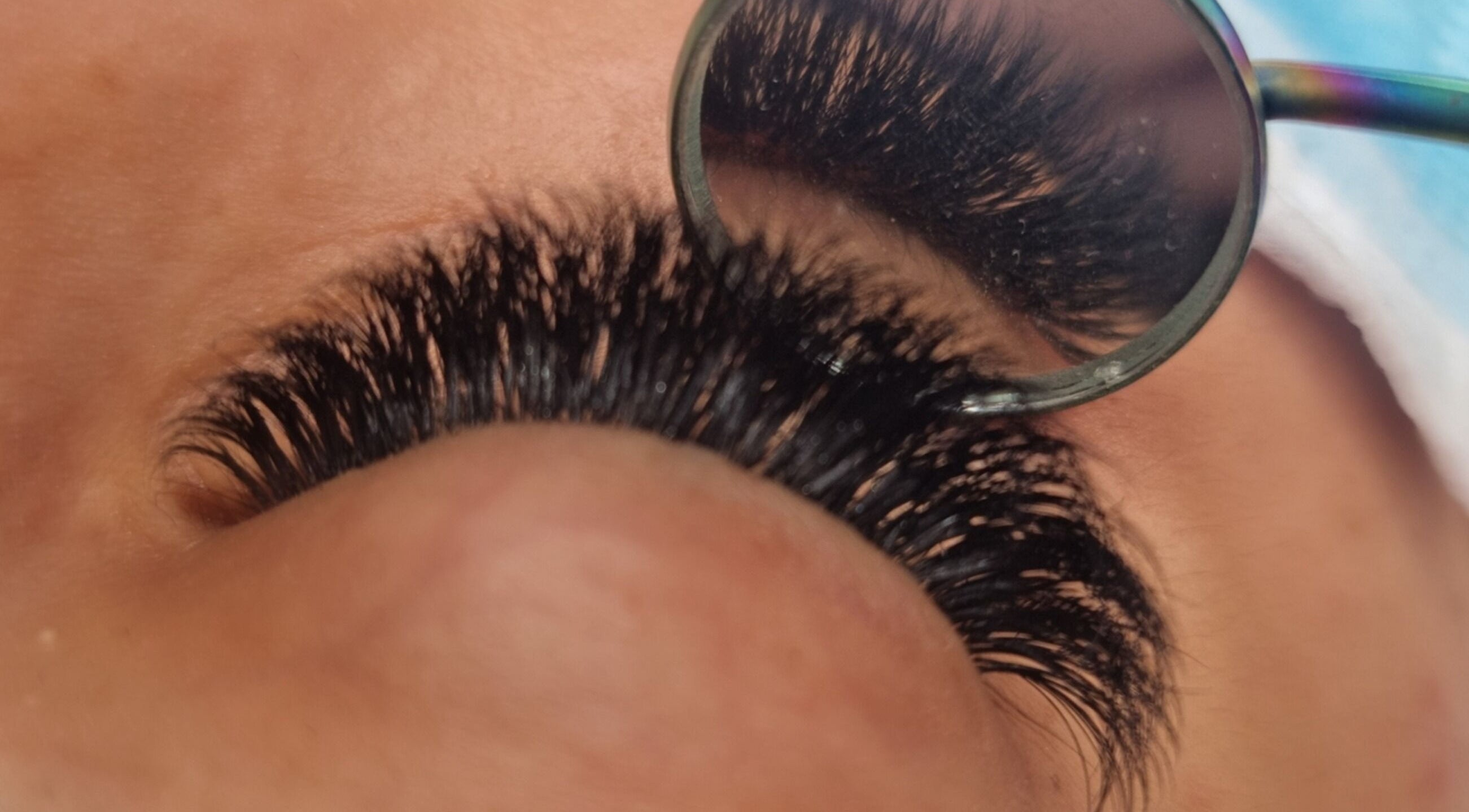 Extension de cils à Dragone Beauty Studio, L'escale, Provence-alpes-côte D'azur, FR en gros plan.