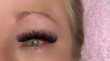Lash me pretty By Beth image 2