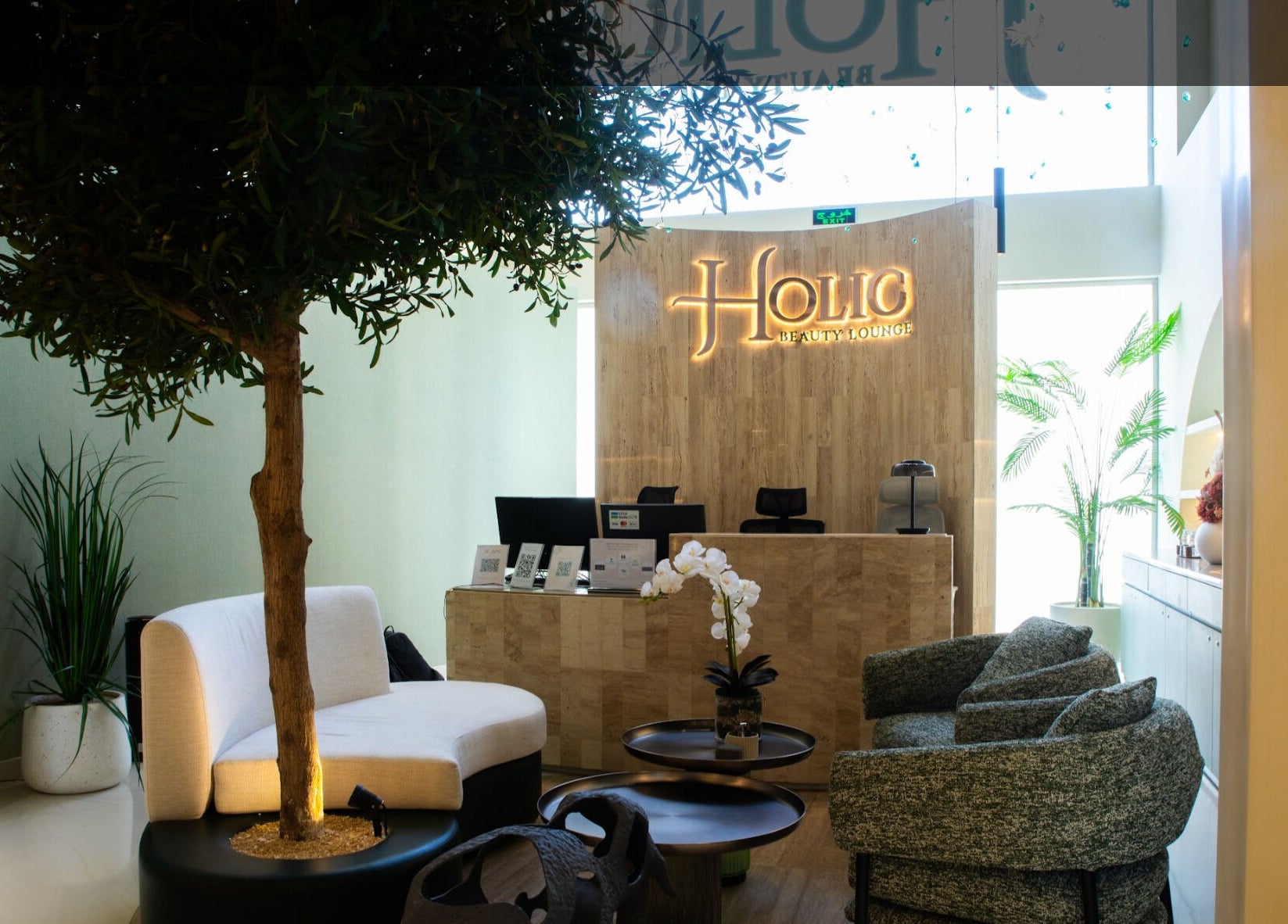 Reception area at Nails Aholic - Ar Rahmaniyyah in Riyadh, Riyadh Province, SA with modern decor and seating.