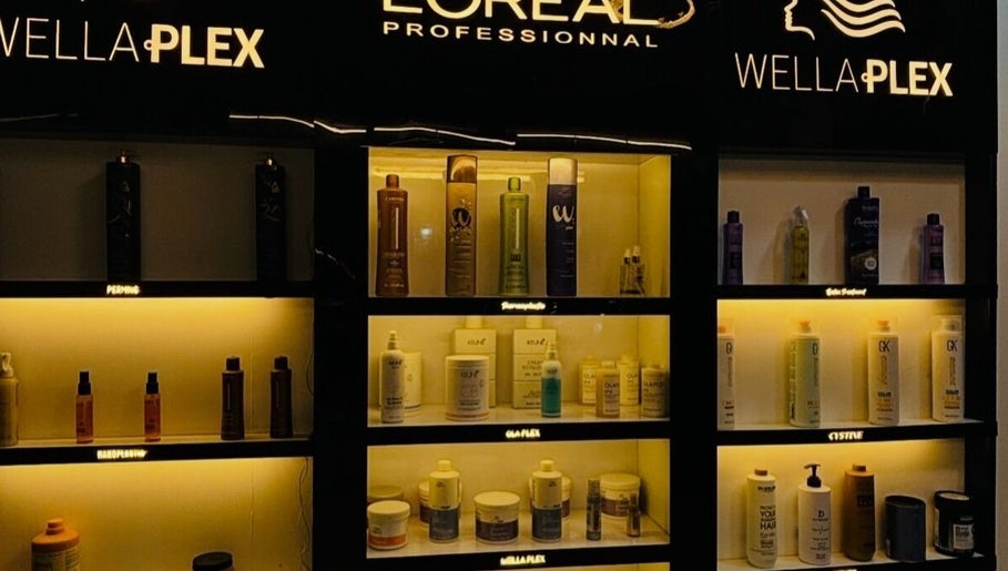 The Luxurious Hair Makeup Studio image 1