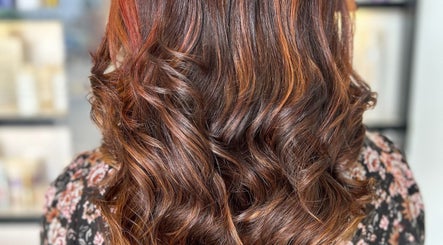 The Luxurious Hair Makeup Studio image 3