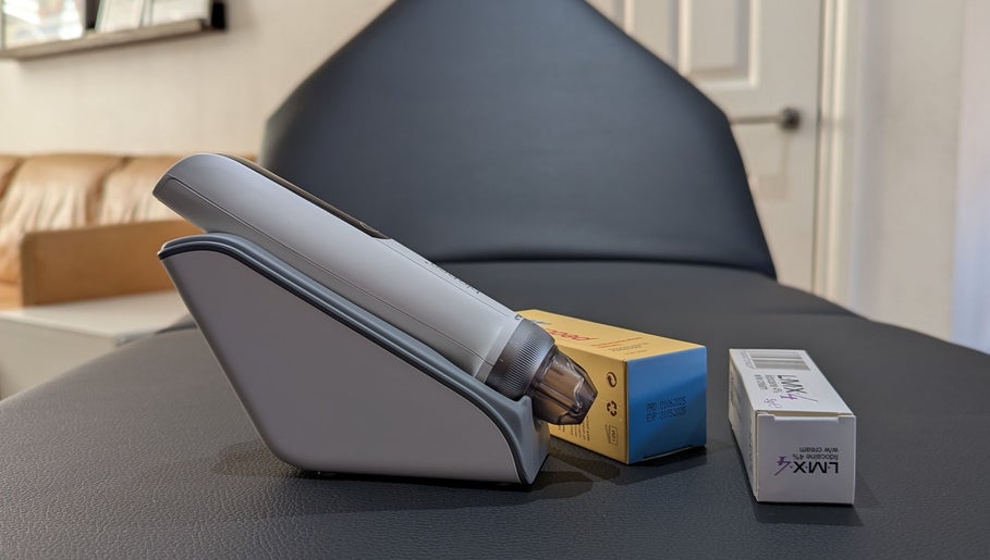 Elegant Theory Aesthetics - Wimbledon & Raynes Park Skin Clinic image 1