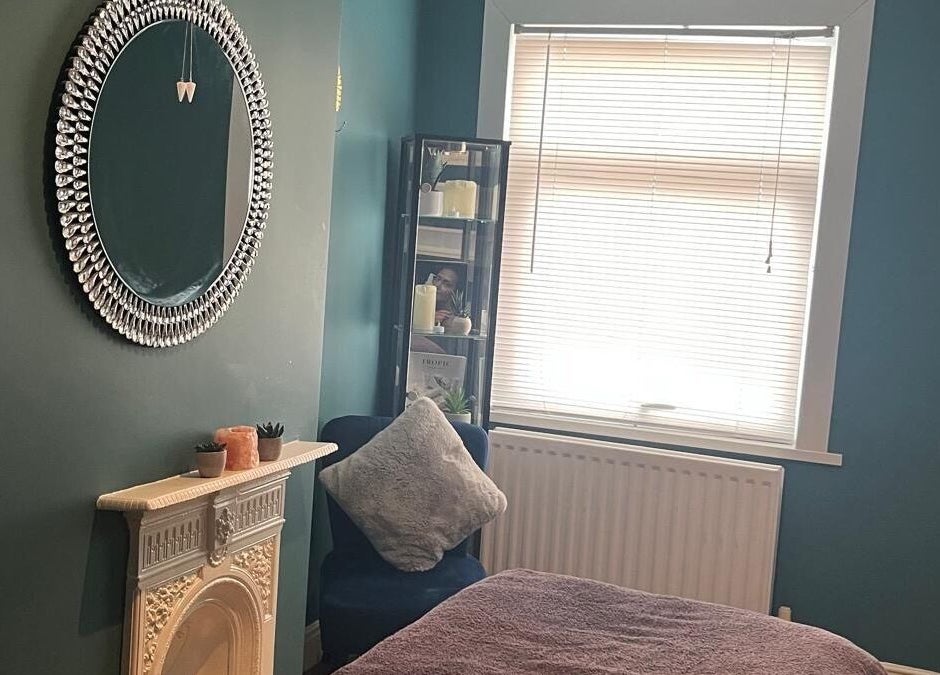 Cozy room at Hayley Leon Beauty at Hair and Beauty @no1, Sapcote. Features elegant mirror and soft decor.