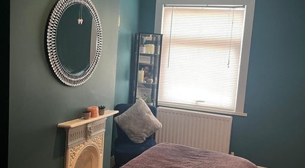 Cozy room at Hayley Leon Beauty at Hair and Beauty @no1, Sapcote. Features elegant mirror and soft decor.