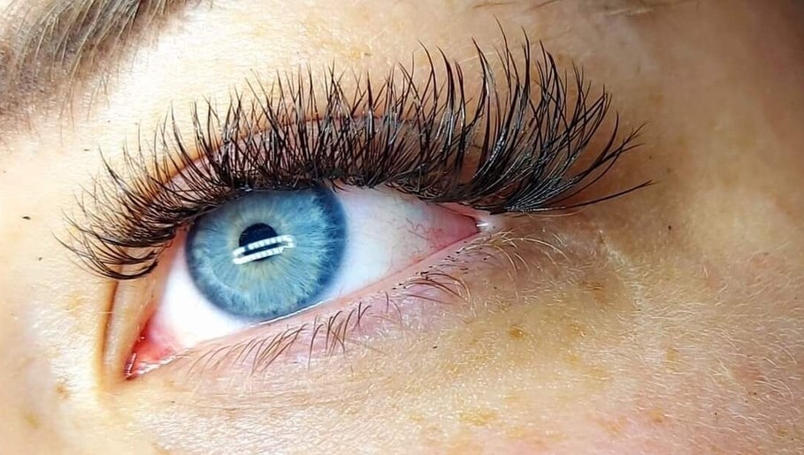 Nb Lashes And Brows Studio image 1