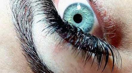 Nb Lashes And Brows Studio image 2