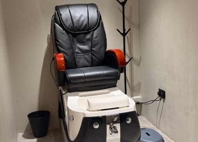 Luxurious pedicure chair at Noir Salon & Spa, Zinj, Muḥāfaẓat Al-ʿāṣimah, BH.