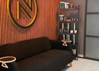 Stylish waiting area at Noir Salon & Spa, Zinj, Muḥāfaẓat Al-ʿāṣimah, BH with elegant decor and products.